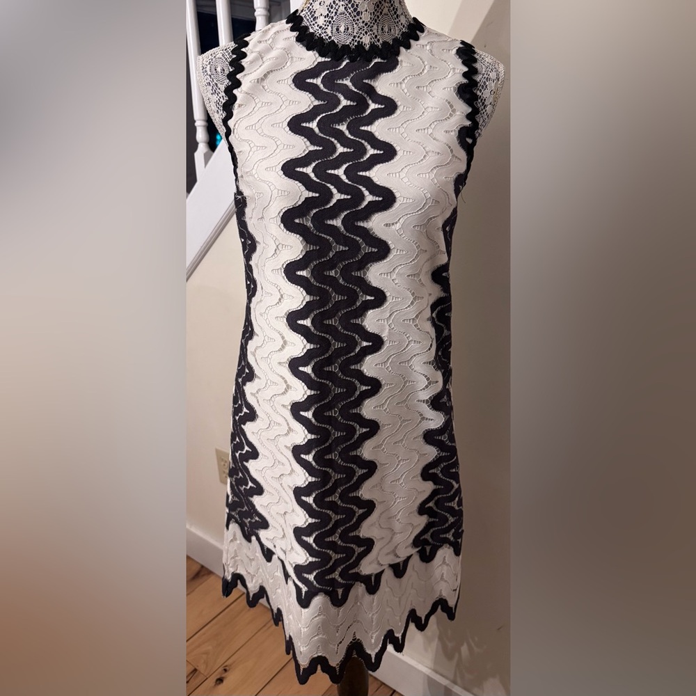 KATE SPADE DRESS. Women’s black and white dress.